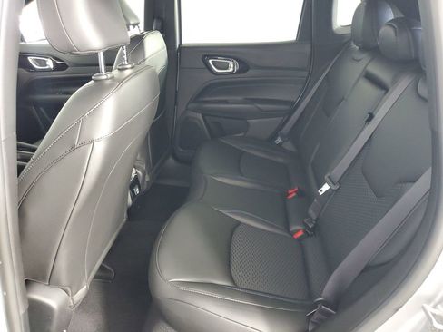 Used 2025 Jeep Compass Latitude w/ Altitude Special Edition image 13