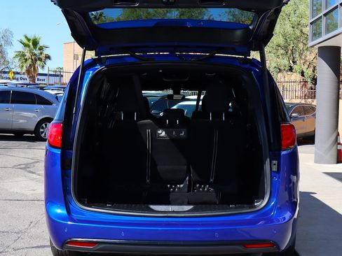 Used 2020 Chrysler Pacifica Touring w/ S Appearance Package FWD image 22