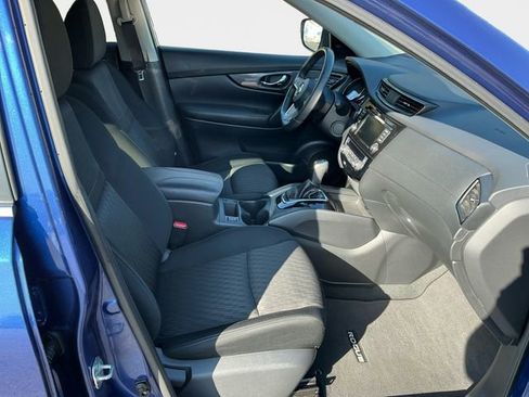 Used 2018 Nissan Rogue SV image 16