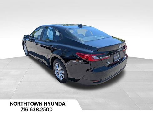 Used 2025 Toyota Camry LE AWD/4WD image 3