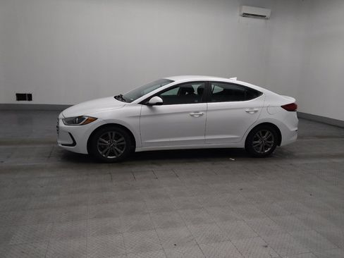 Used 2018 Hyundai Elantra SE w/ SE Connectivity Package 04 FWD image 2