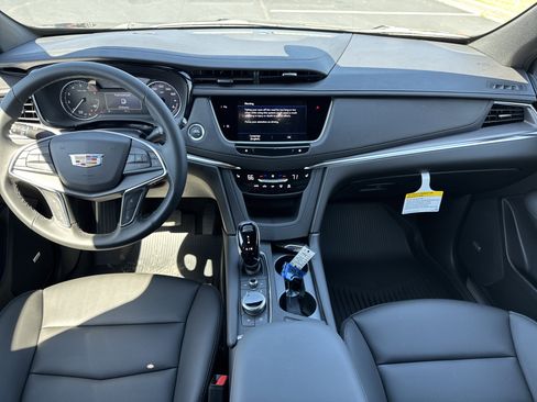 New 2026 Cadillac XT5 Luxury image 7