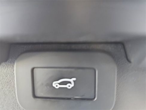 Used 2024 Land Rover Discovery Metropolitan Edition image 15