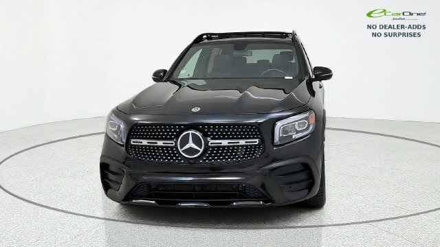 Used 2023 Mercedes-Benz GLB 250 w/ AMG Line image 2