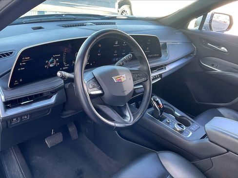Used 2025 Cadillac XT4 Premium Luxury image 13