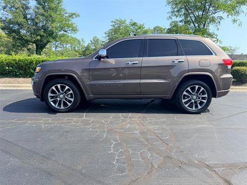 Used 2017 Jeep Grand Cherokee Overland AWD/4WD image 2
