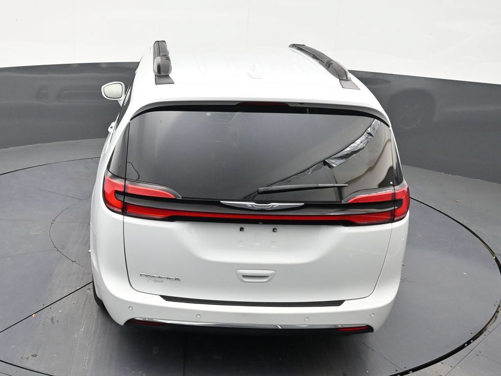 Used 2021 Chrysler Pacifica Touring FWD image 14