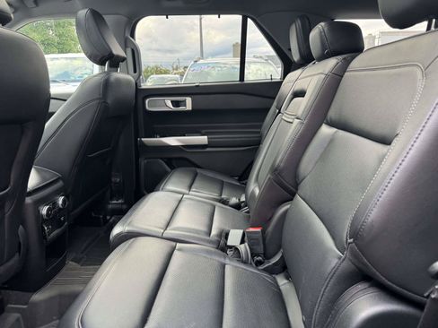 Used 2021 Ford Explorer Limited w/ Equipment Group 301A AWD/4WD image 14