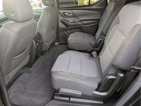 Used 2021 Chevrolet Traverse LT image 13