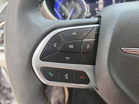 Used 2024 Chrysler Pacifica Touring-L FWD image 26