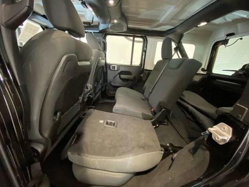 Used 2024 Jeep Wrangler Rubicon image 13