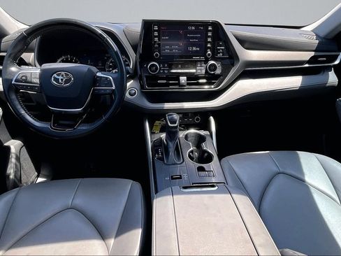Used 2021 Toyota Highlander XLE FWD image 13