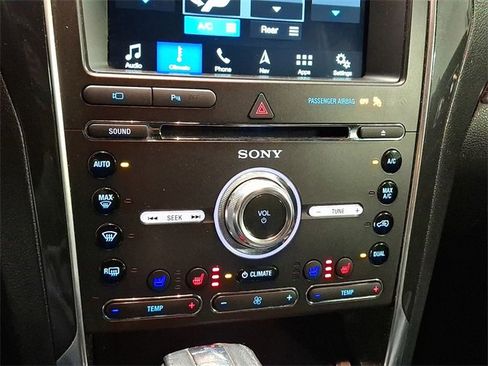 Used 2018 Ford Explorer Limited image 15