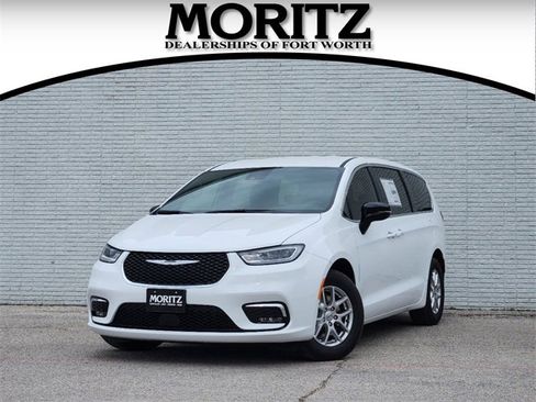 New 2025 Chrysler Pacifica Select image 1