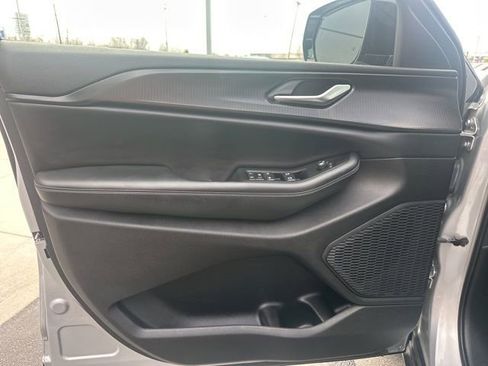 Used 2023 Jeep Grand Cherokee L Altitude image 23