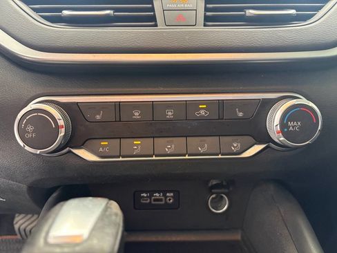 Used 2022 Nissan Altima 2.5 SR w/ Midnight Edition Package FWD image 9
