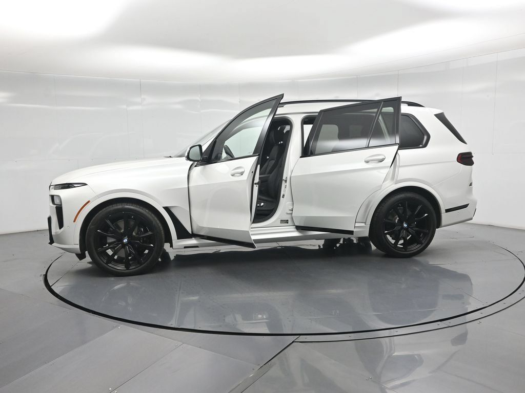 Used 2025 BMW X7 xDrive40i w/ M Sport Package AWD/4WD image 37