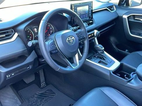 Used 2022 Toyota RAV4 XLE Premium image 10