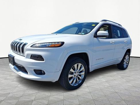 Used 2017 Jeep Cherokee Overland w/ Technology Group AWD/4WD image 3