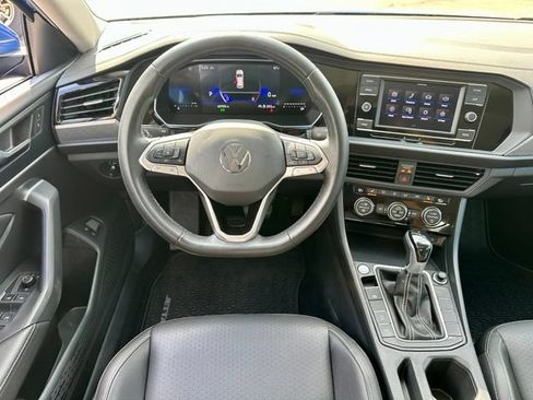 Used 2024 Volkswagen Jetta SE w/ Panoramic Sunroof Package FWD image 16