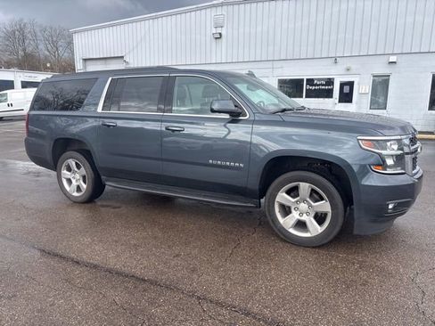 Used 2020 Chevrolet Suburban LT image 3