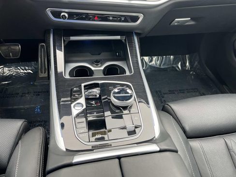 Used 2025 BMW X7 M60i w/ Executive Package image 36
