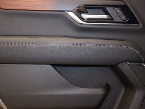 Used 2025 GMC Yukon Denali image 21