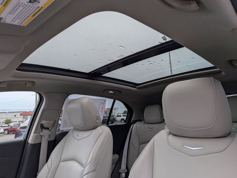 Certified 2020 Cadillac XT4 Premium Luxury w/ Cold Weather Package AWD/4WD image 18