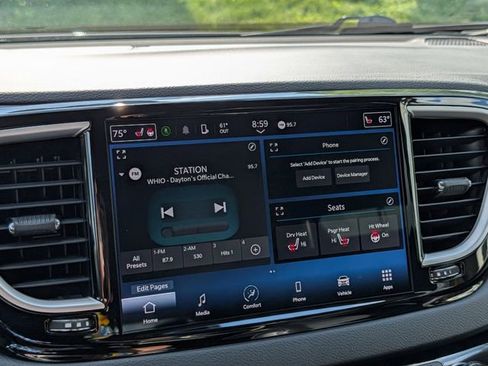 Used 2023 Chrysler Pacifica Touring-L FWD image 18