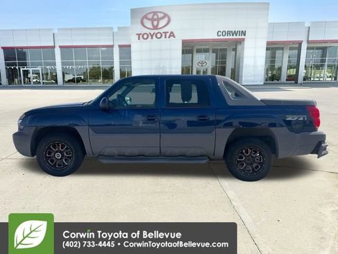 Used 2002 Chevrolet Avalanche 4x4 w/ Off-Road Suspension Pkg image 2