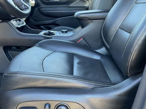 Used 2023 GMC Terrain SLT image 23