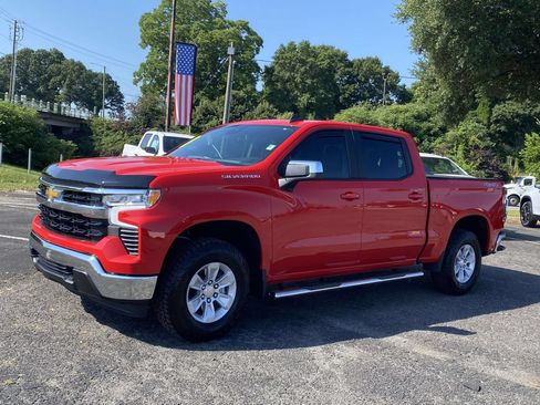 Used 2025 Chevrolet Silverado 1500 LT w/ Leather Package AWD/4WD image 3