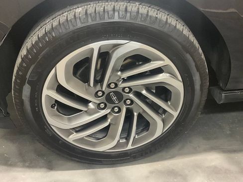 Used 2025 Lincoln Navigator Reserve AWD/4WD image 6
