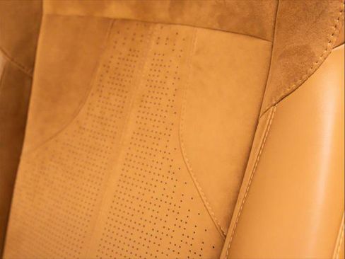 Used 2025 Aston Martin V8 Vantage Coupe image 12