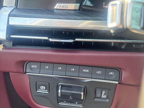 Certified 2025 Cadillac Escalade ESV Sport w/ Touring Package AWD/4WD image 16