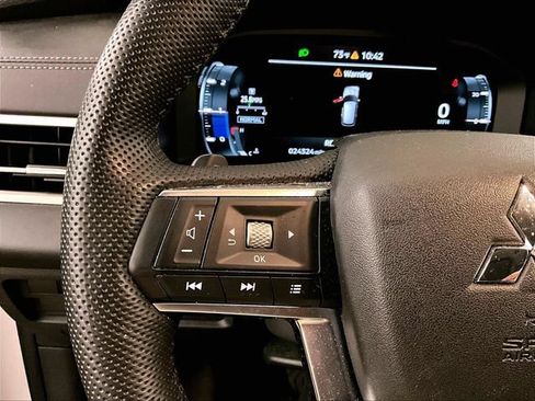 Used 2023 Mitsubishi Outlander SE Black Edition AWD/4WD image 17