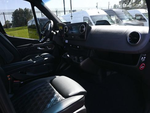 Used 2025 Mercedes-Benz Sprinter 3500 image 23
