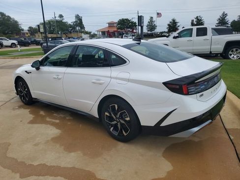 Used 2025 Hyundai Sonata SEL FWD image 3
