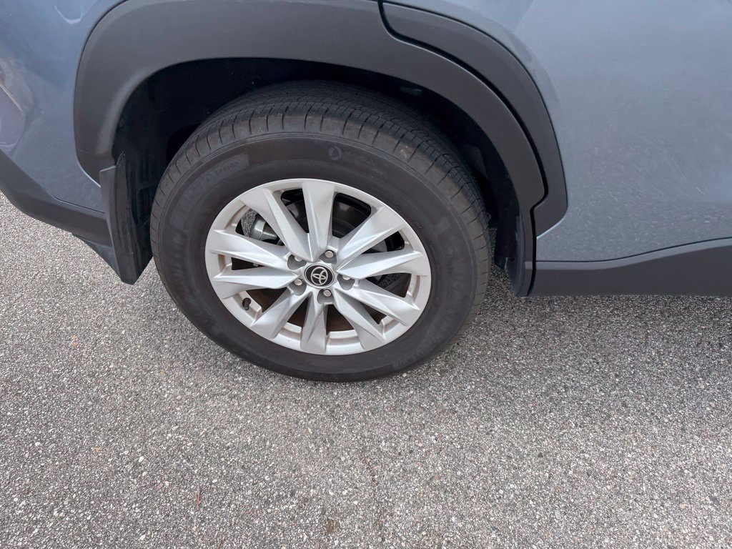 Used 2024 Toyota Corolla Cross LE FWD image 5