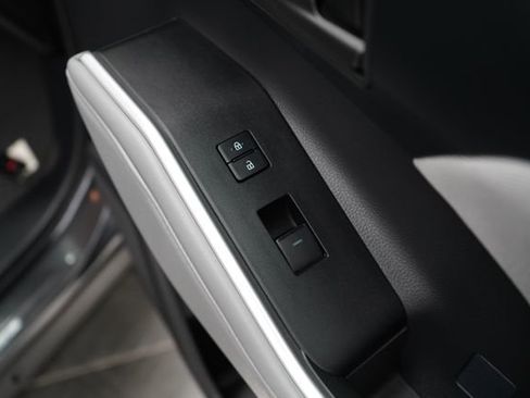 Used 2025 Toyota Highlander LE AWD/4WD image 61