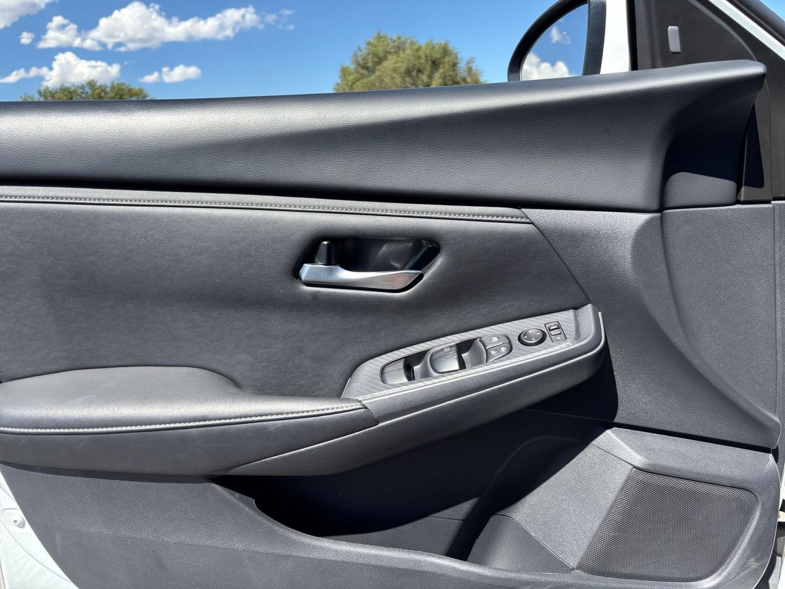Used 2025 Nissan Sentra SV FWD image 18