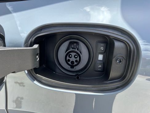 Used 2025 Porsche Cayenne S image 35