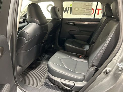 Used 2026 Toyota Highlander Limited image 23