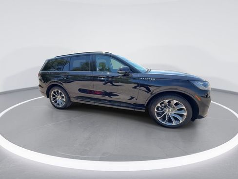 New 2026 Lincoln Aviator AWD image 2