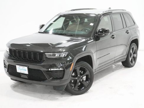 Used 2023 Jeep Grand Cherokee Limited w/ Black Appearance Package image 2