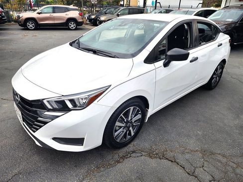 Used 2023 Nissan Versa S w/ S Plus Package image 3