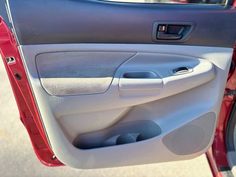 Used 2011 Toyota Tacoma Base w/ TRD Sport Pkg image 17