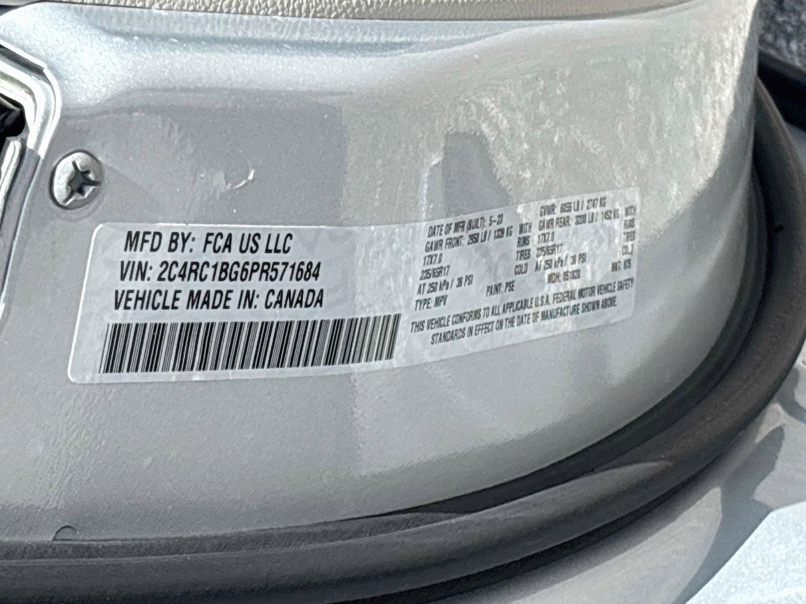 Used 2023 Chrysler Pacifica Touring-L FWD image 32