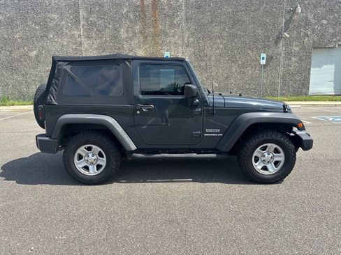 Used 2017 Jeep Wrangler Sport w/ Connectivity Group AWD/4WD image 8