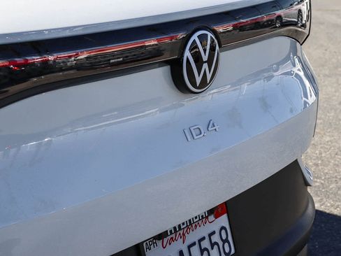 Used 2023 Volkswagen ID.4 Pro image 8